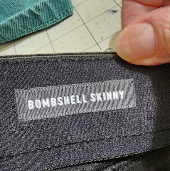 Torrid premium women's bombshell skinny black distressed Bermuda shorts - Picture 5 of 5